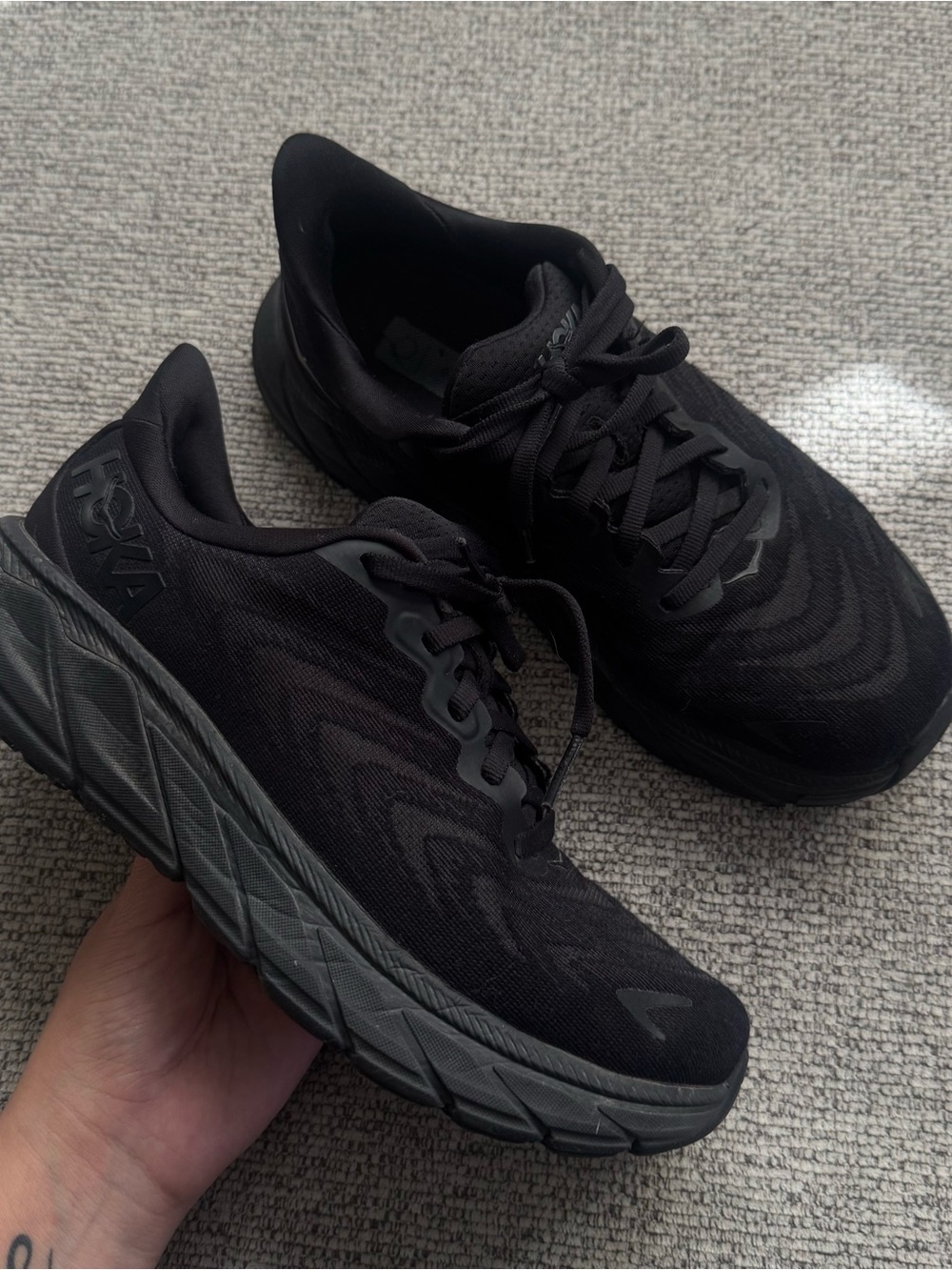 Hoka One One ARAHI 6 All-Black Women's Athletic Running Shoes